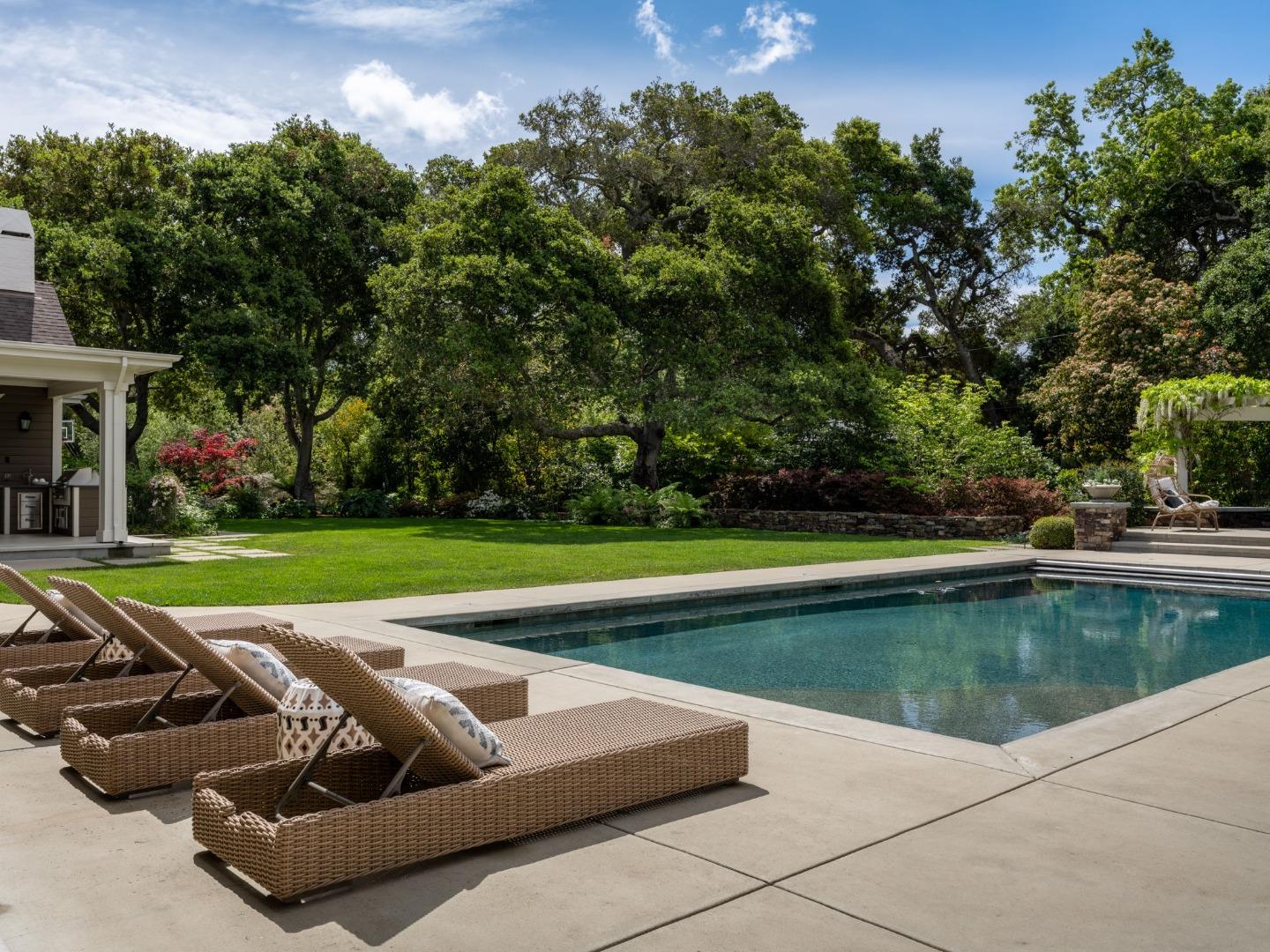 Detail Gallery Image 20 of 58 For 84 Lupin Ln, Atherton,  CA 94027 - 7 Beds | 6/1 Baths