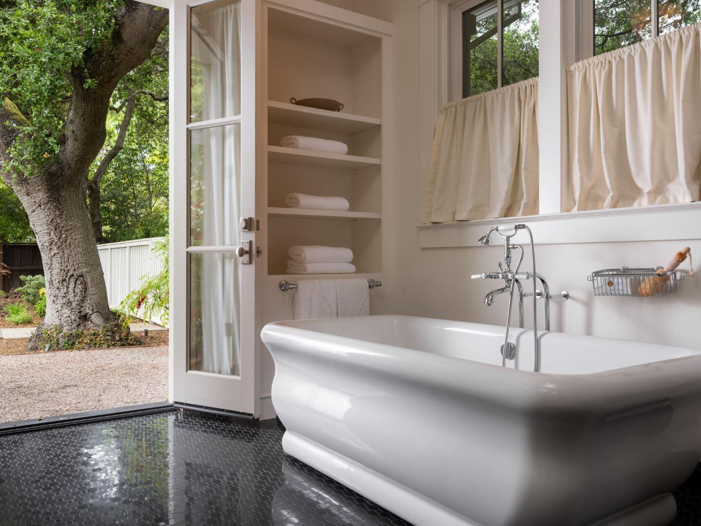 Detail Gallery Image 22 of 58 For 84 Lupin Ln, Atherton,  CA 94027 - 7 Beds | 6/1 Baths