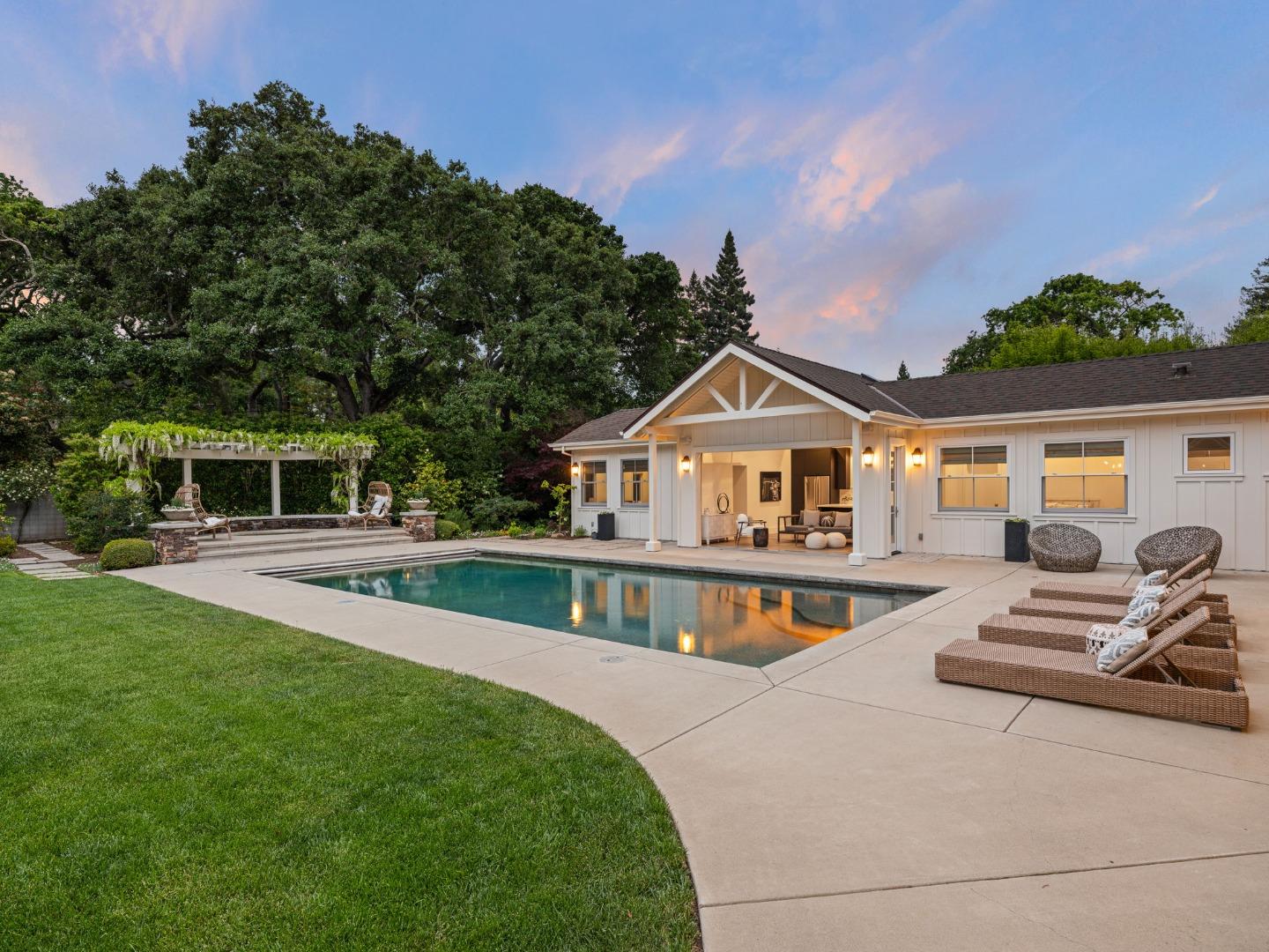 Detail Gallery Image 37 of 58 For 84 Lupin Ln, Atherton,  CA 94027 - 7 Beds | 6/1 Baths