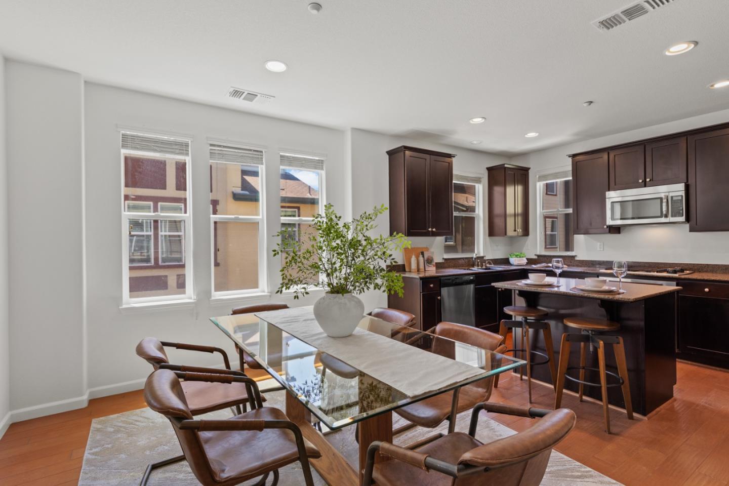 Detail Gallery Image 10 of 54 For 218 Peppermint Tree Ter #1,  Sunnyvale,  CA 94086 - 3 Beds | 2/2 Baths