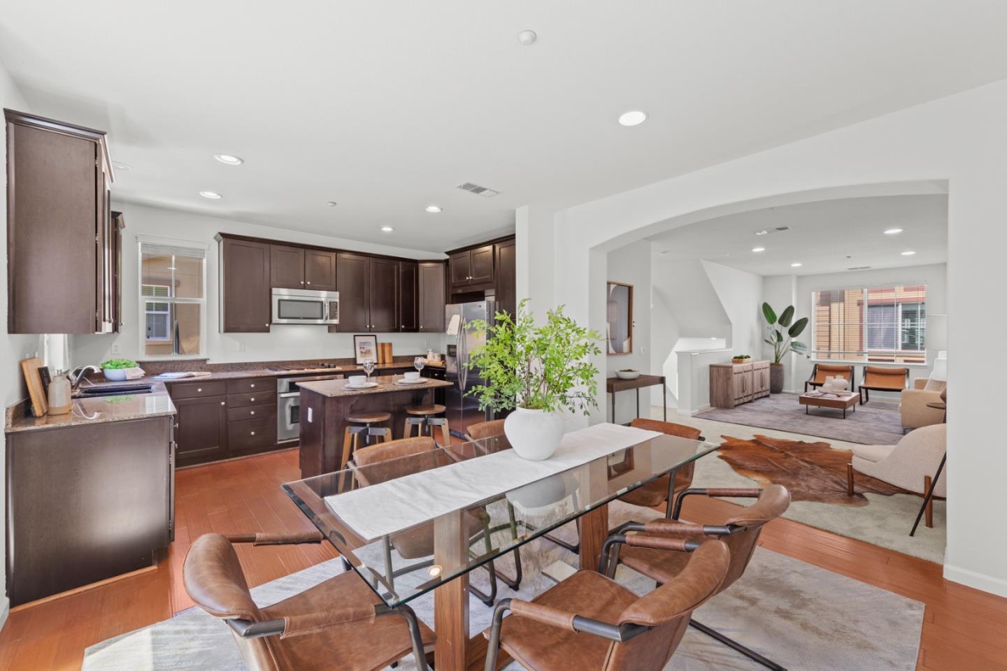 Detail Gallery Image 12 of 54 For 218 Peppermint Tree Ter #1,  Sunnyvale,  CA 94086 - 3 Beds | 2/2 Baths