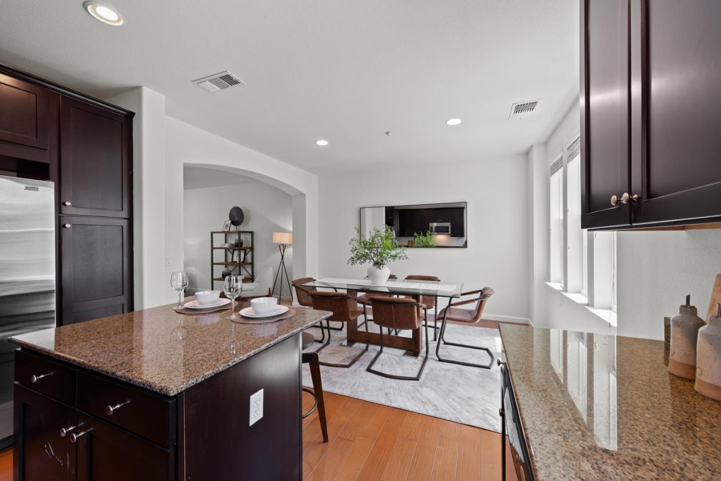 Detail Gallery Image 15 of 54 For 218 Peppermint Tree Ter #1,  Sunnyvale,  CA 94086 - 3 Beds | 2/2 Baths
