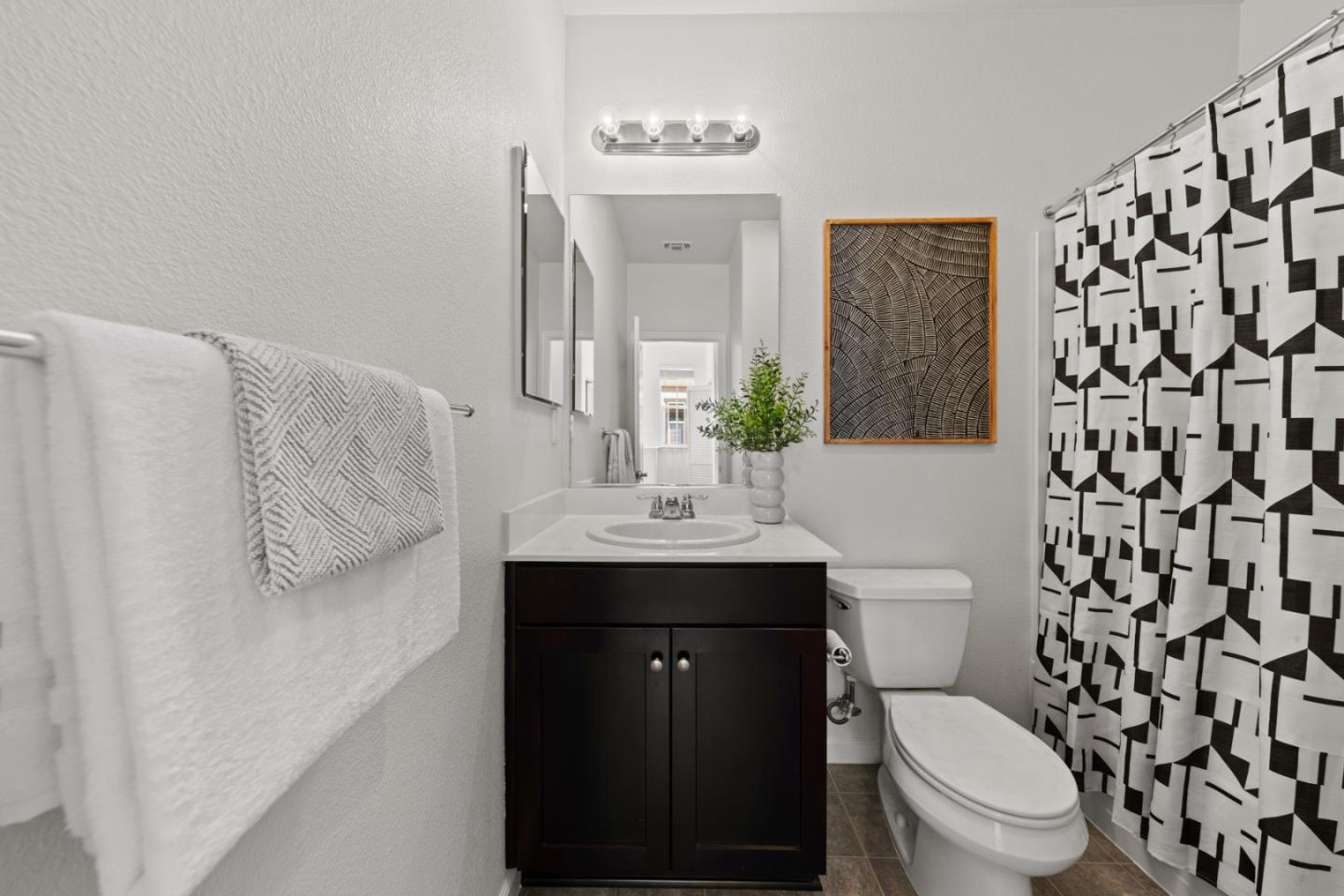 Detail Gallery Image 19 of 54 For 218 Peppermint Tree Ter #1,  Sunnyvale,  CA 94086 - 3 Beds | 2/2 Baths