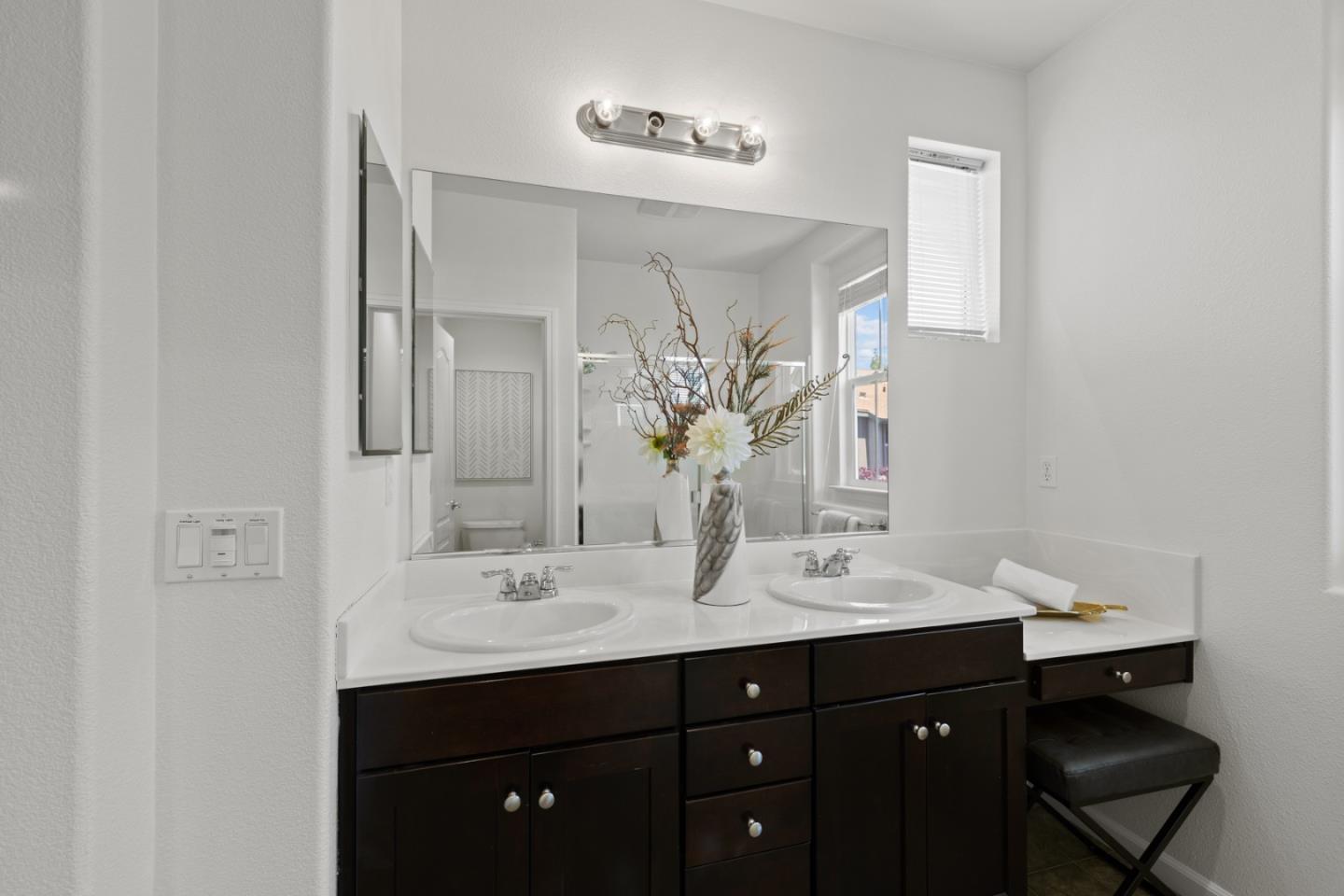 Detail Gallery Image 21 of 54 For 218 Peppermint Tree Ter #1,  Sunnyvale,  CA 94086 - 3 Beds | 2/2 Baths