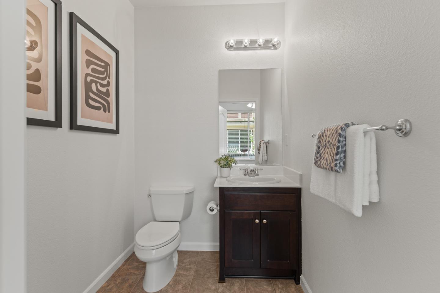 Detail Gallery Image 4 of 54 For 218 Peppermint Tree Ter #1,  Sunnyvale,  CA 94086 - 3 Beds | 2/2 Baths