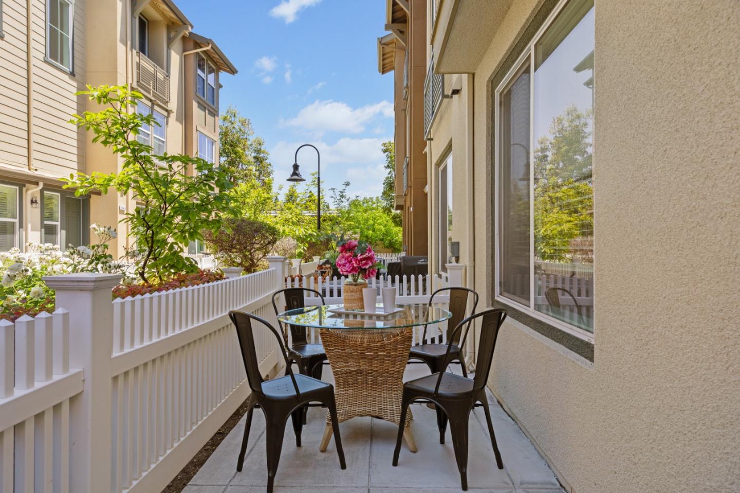 Detail Gallery Image 49 of 54 For 218 Peppermint Tree Ter #1,  Sunnyvale,  CA 94086 - 3 Beds | 2/2 Baths