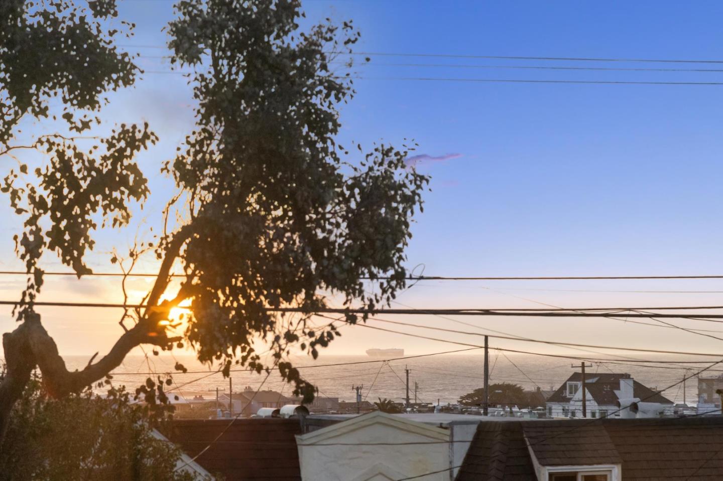 Detail Gallery Image 17 of 126 For 2250 44th Ave, San Francisco,  CA 94116 - 3 Beds | 3/2 Baths