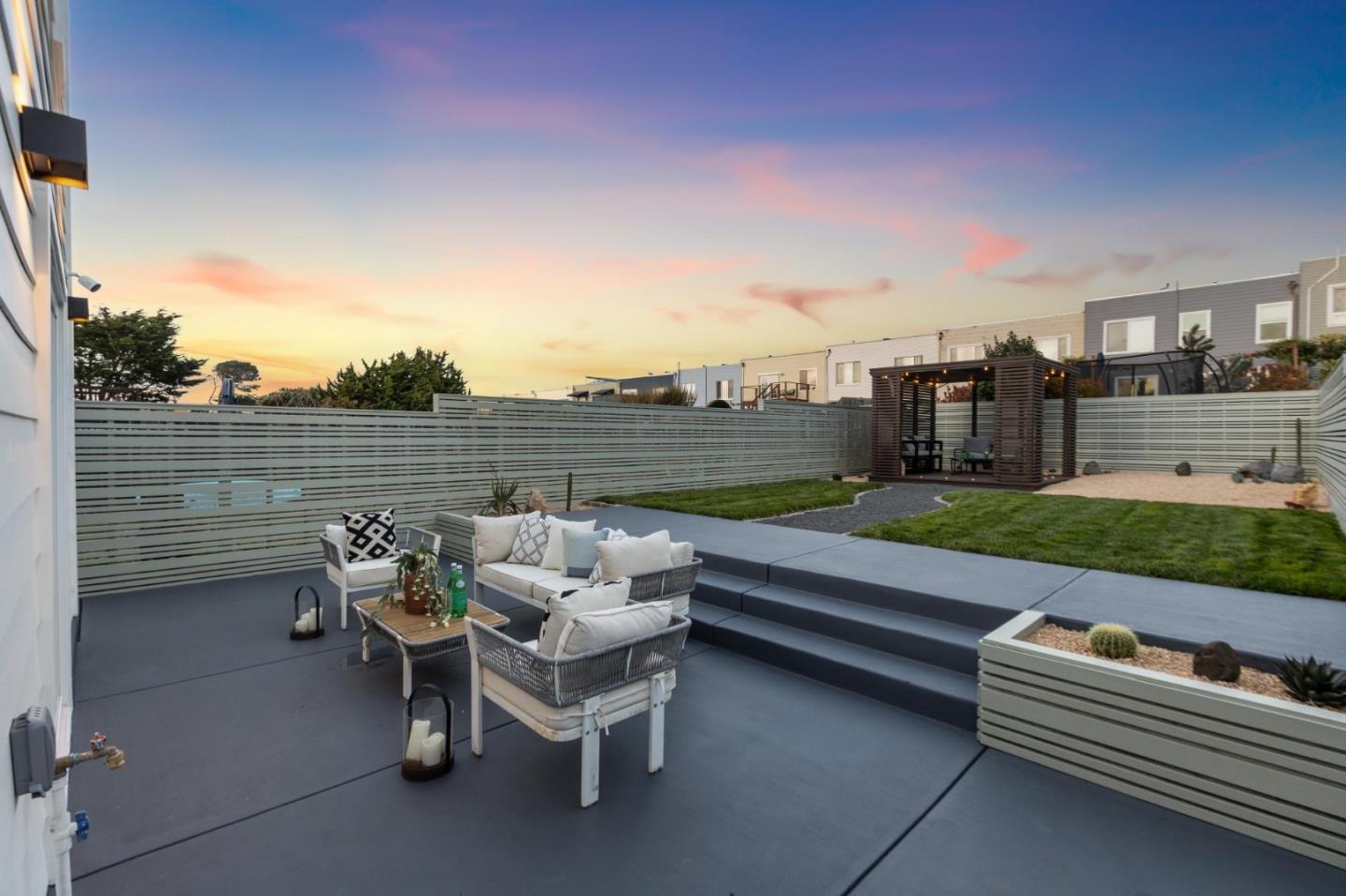 Detail Gallery Image 21 of 126 For 2250 44th Ave, San Francisco,  CA 94116 - 3 Beds | 3/2 Baths