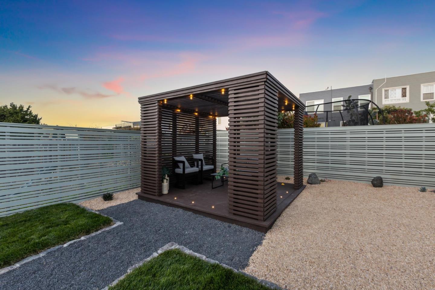Detail Gallery Image 24 of 126 For 2250 44th Ave, San Francisco,  CA 94116 - 3 Beds | 3/2 Baths