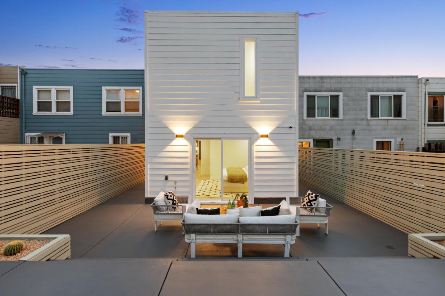 Detail Gallery Image 27 of 126 For 2250 44th Ave, San Francisco,  CA 94116 - 3 Beds | 3/2 Baths