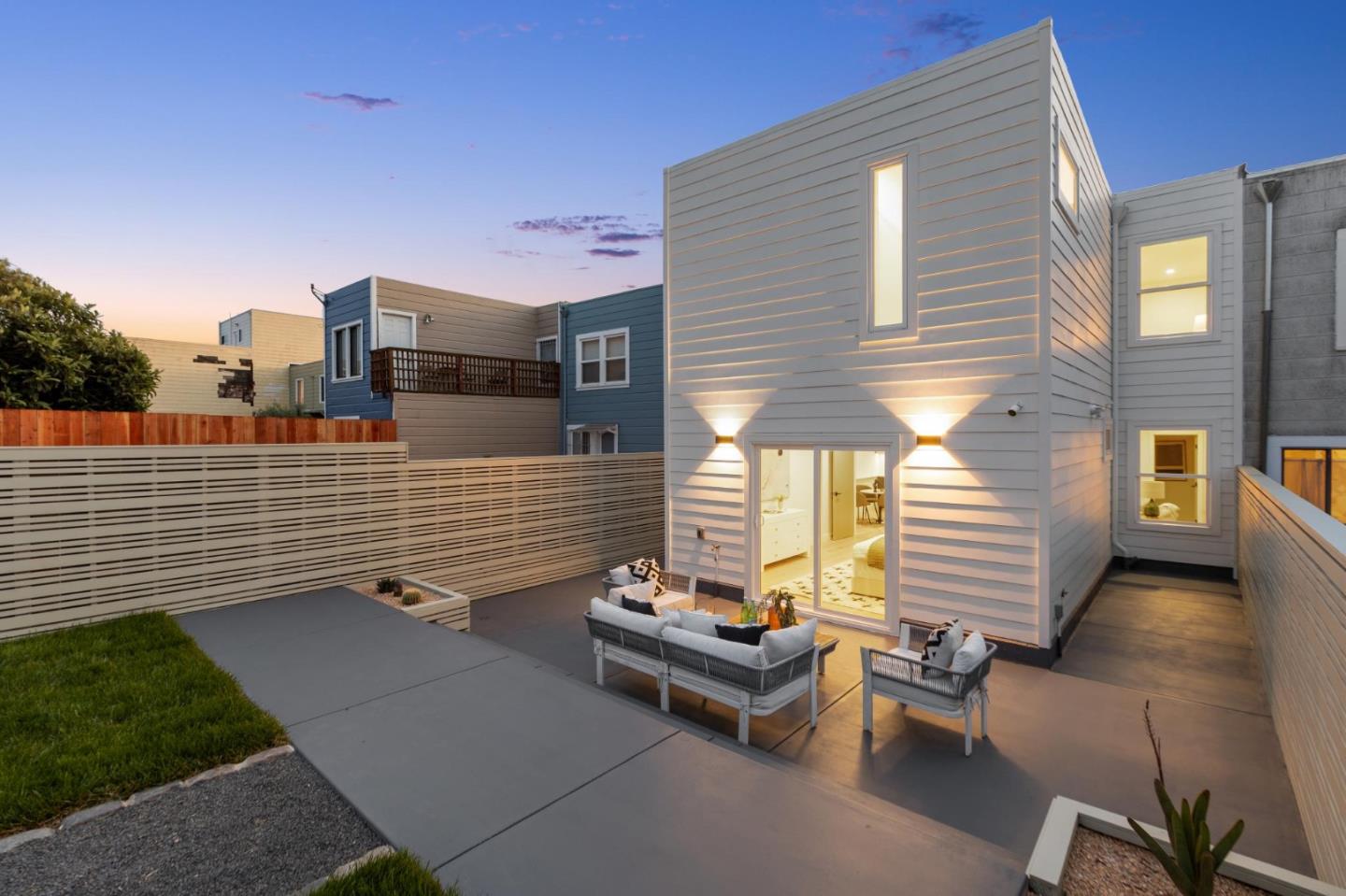 Detail Gallery Image 28 of 126 For 2250 44th Ave, San Francisco,  CA 94116 - 3 Beds | 3/2 Baths