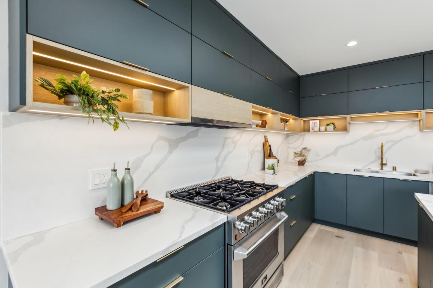 Detail Gallery Image 69 of 126 For 2250 44th Ave, San Francisco,  CA 94116 - 3 Beds | 3/2 Baths