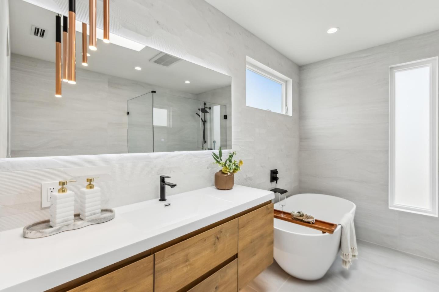 Detail Gallery Image 82 of 126 For 2250 44th Ave, San Francisco,  CA 94116 - 3 Beds | 3/2 Baths
