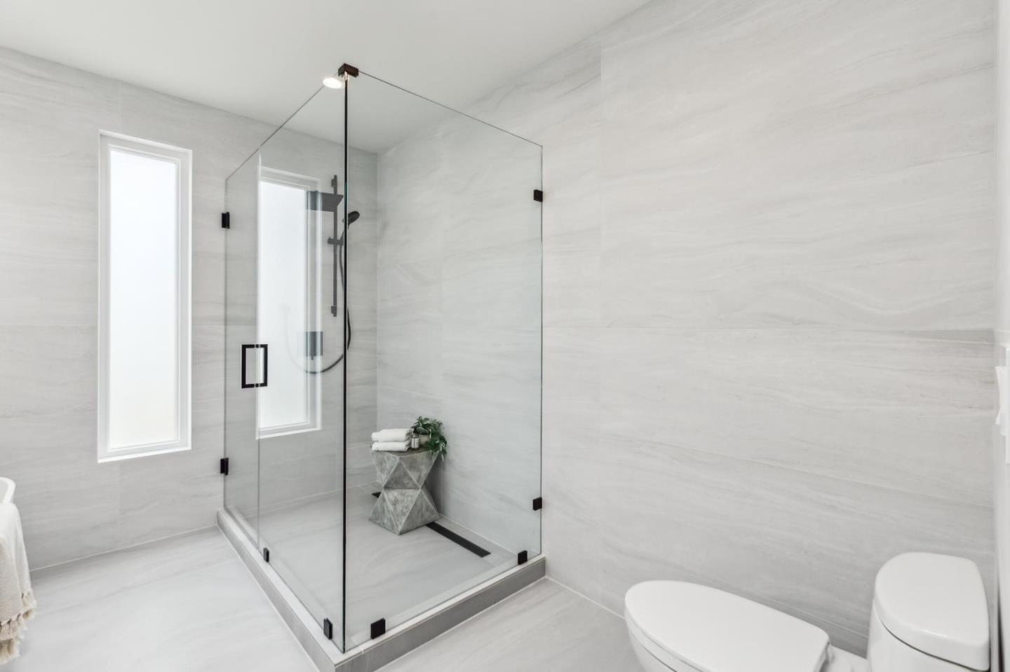 Detail Gallery Image 85 of 126 For 2250 44th Ave, San Francisco,  CA 94116 - 3 Beds | 3/2 Baths