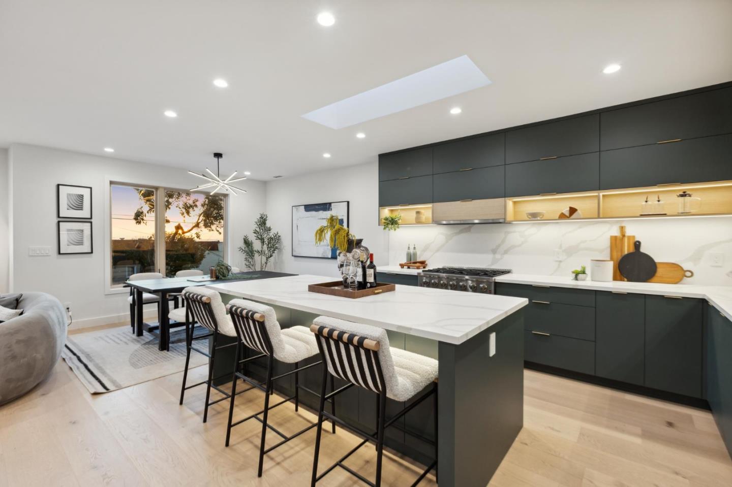 Detail Gallery Image 9 of 126 For 2250 44th Ave, San Francisco,  CA 94116 - 3 Beds | 3/2 Baths