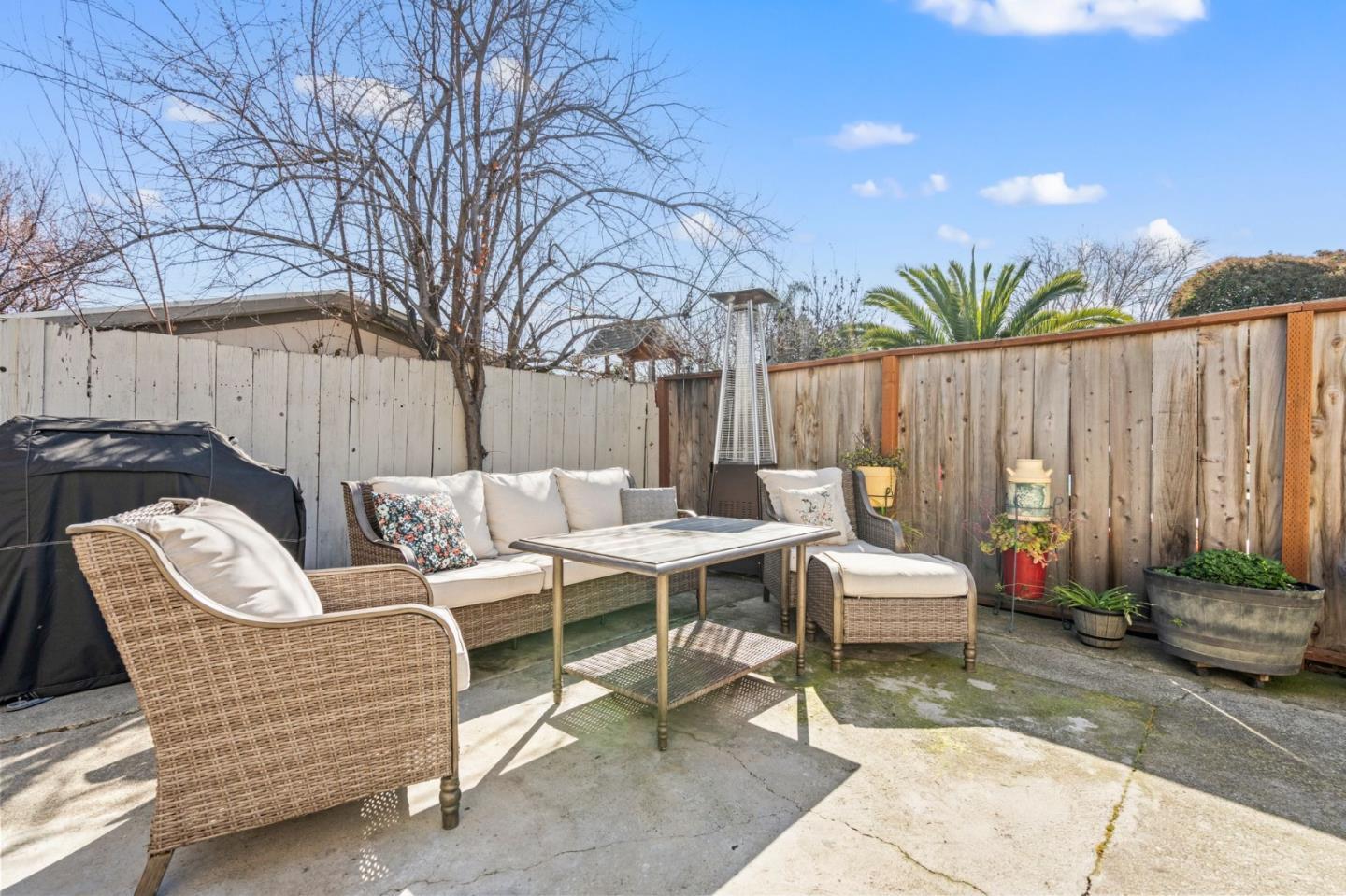 Detail Gallery Image 18 of 29 For 2270 Brentwood Ct, East Palo Alto,  CA 94303 - 5 Beds | 3 Baths