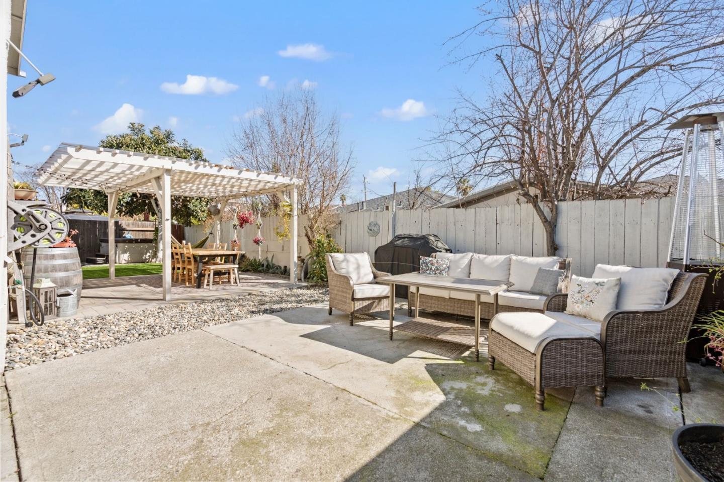 Detail Gallery Image 20 of 29 For 2270 Brentwood Ct, East Palo Alto,  CA 94303 - 5 Beds | 3 Baths