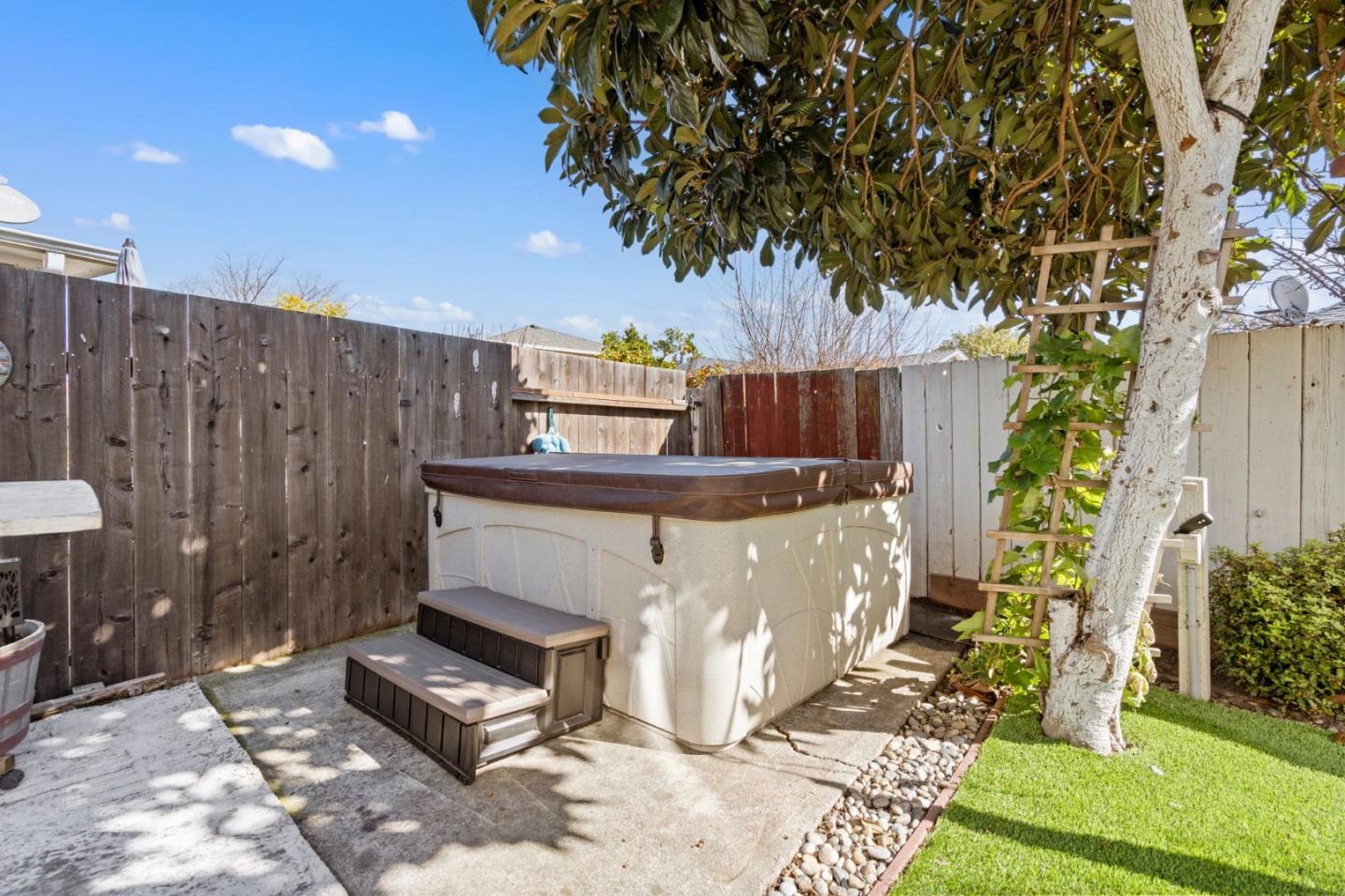Detail Gallery Image 23 of 29 For 2270 Brentwood Ct, East Palo Alto,  CA 94303 - 5 Beds | 3 Baths