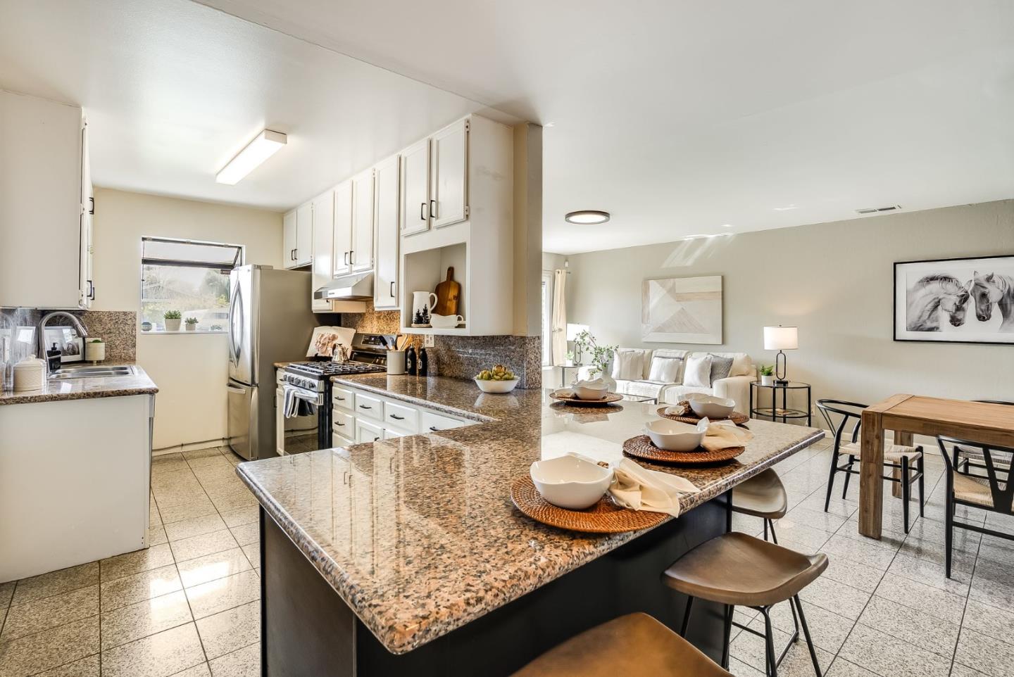 Detail Gallery Image 4 of 29 For 2270 Brentwood Ct, East Palo Alto,  CA 94303 - 5 Beds | 3 Baths
