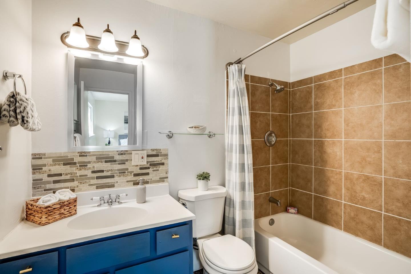 Detail Gallery Image 9 of 29 For 2270 Brentwood Ct, East Palo Alto,  CA 94303 - 5 Beds | 3 Baths