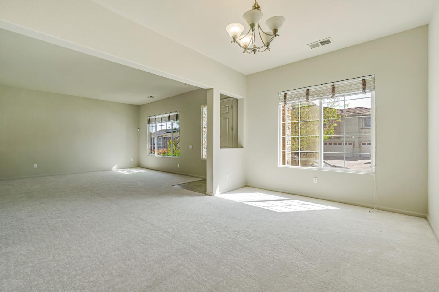 Detail Gallery Image 15 of 48 For 1962 Canyon Oaks Cir, Pittsburg,  CA 94565 - 6 Beds | 5 Baths