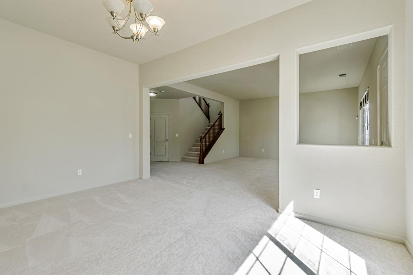 Detail Gallery Image 16 of 48 For 1962 Canyon Oaks Cir, Pittsburg,  CA 94565 - 6 Beds | 5 Baths