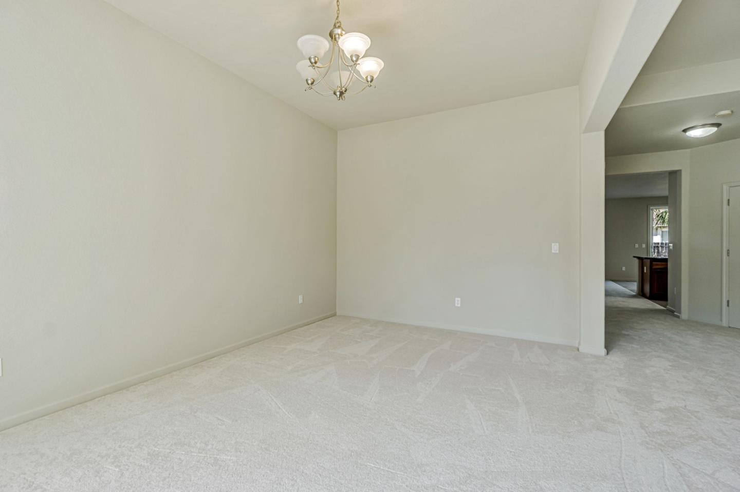 Detail Gallery Image 18 of 48 For 1962 Canyon Oaks Cir, Pittsburg,  CA 94565 - 6 Beds | 5 Baths
