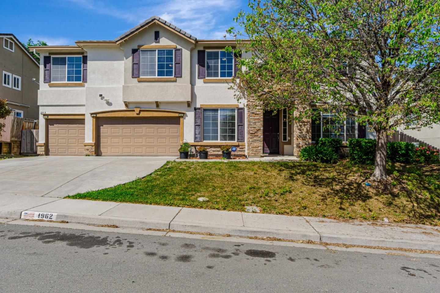 Detail Gallery Image 2 of 48 For 1962 Canyon Oaks Cir, Pittsburg,  CA 94565 - 6 Beds | 5 Baths
