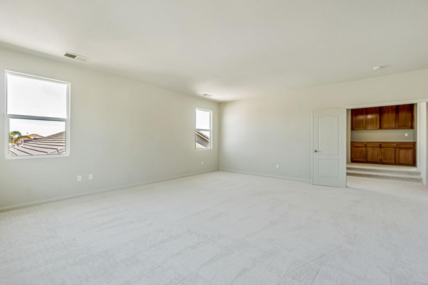 Detail Gallery Image 21 of 48 For 1962 Canyon Oaks Cir, Pittsburg,  CA 94565 - 6 Beds | 5 Baths