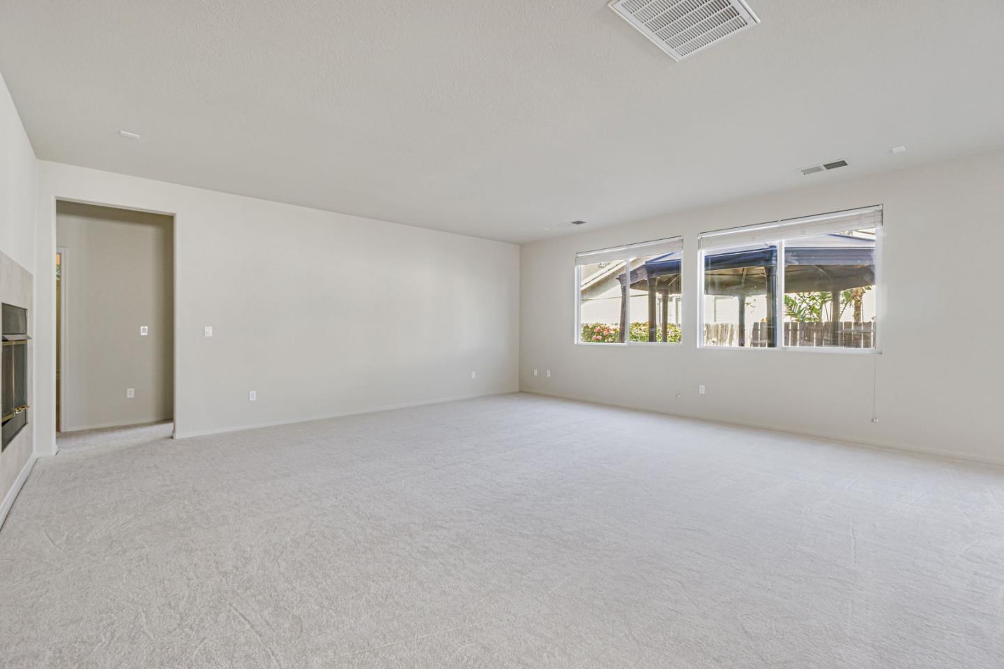 Detail Gallery Image 24 of 48 For 1962 Canyon Oaks Cir, Pittsburg,  CA 94565 - 6 Beds | 5 Baths