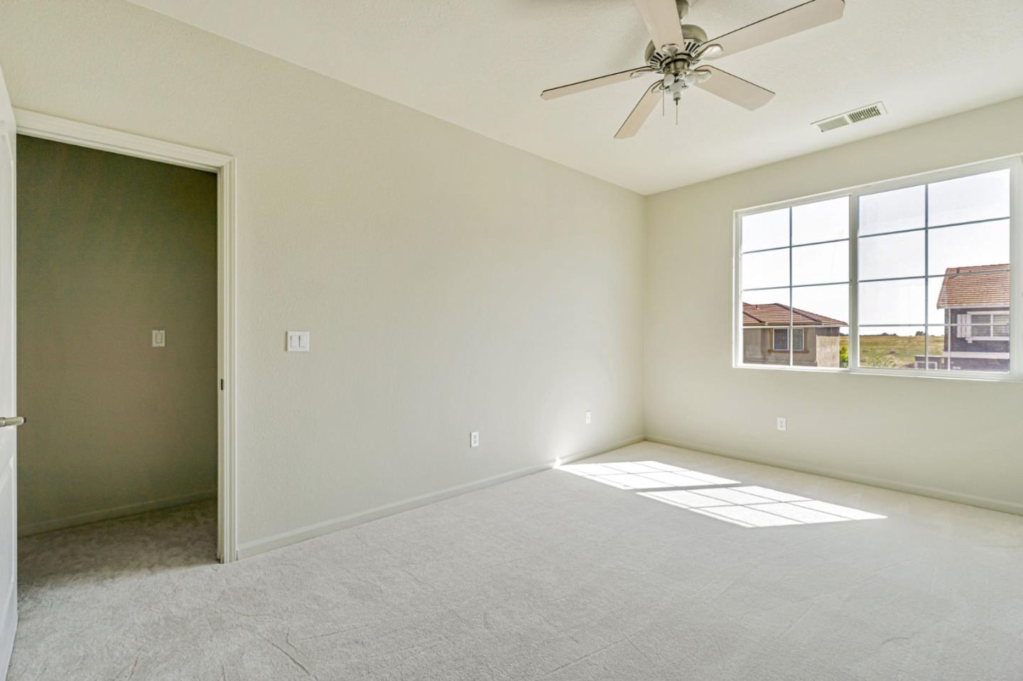 Detail Gallery Image 31 of 48 For 1962 Canyon Oaks Cir, Pittsburg,  CA 94565 - 6 Beds | 5 Baths