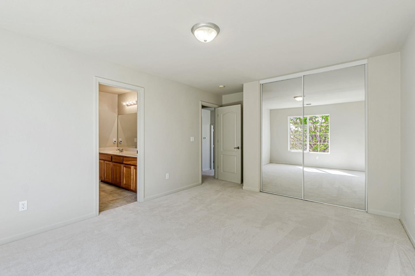 Detail Gallery Image 33 of 48 For 1962 Canyon Oaks Cir, Pittsburg,  CA 94565 - 6 Beds | 5 Baths