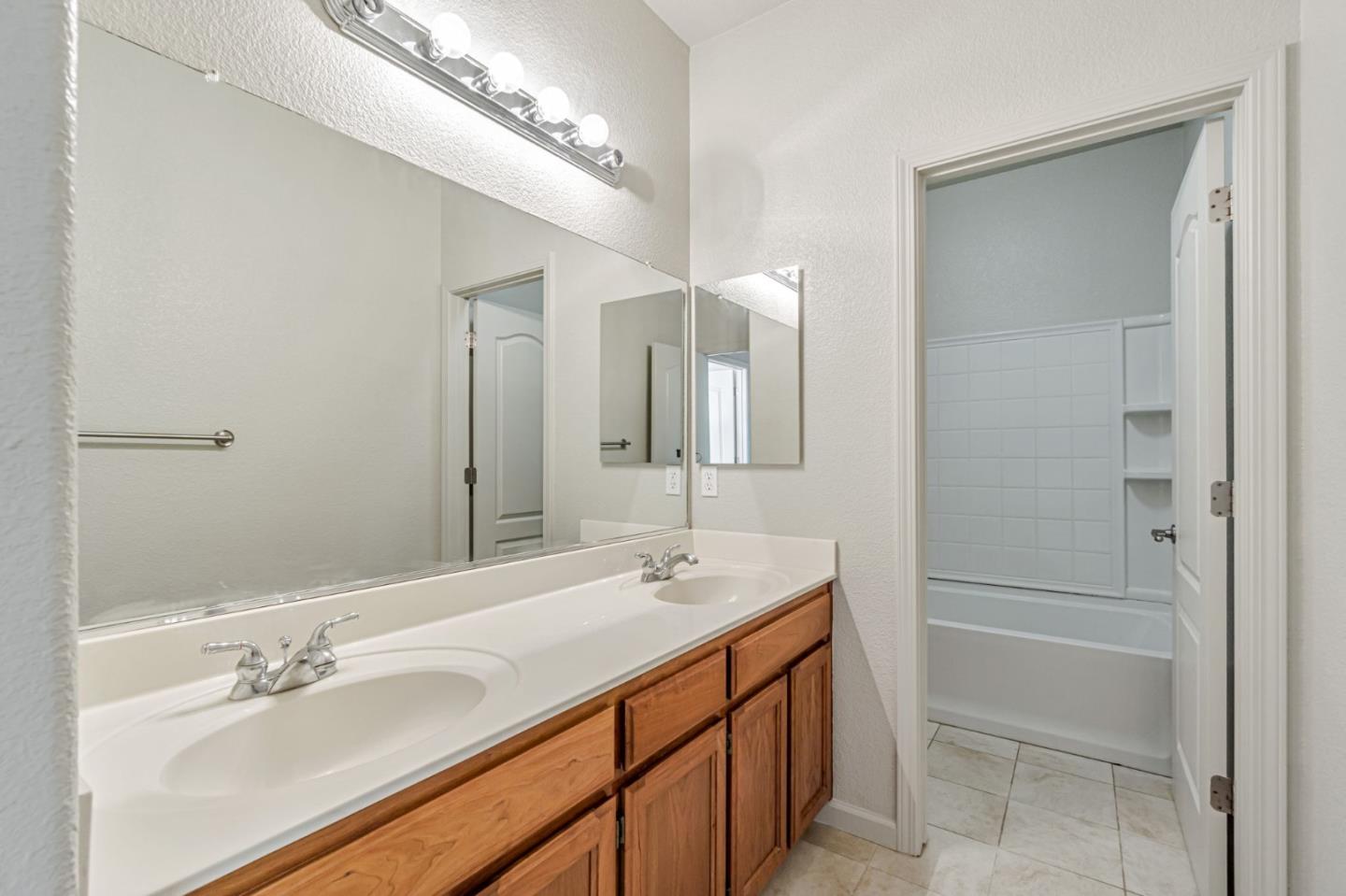 Detail Gallery Image 39 of 48 For 1962 Canyon Oaks Cir, Pittsburg,  CA 94565 - 6 Beds | 5 Baths
