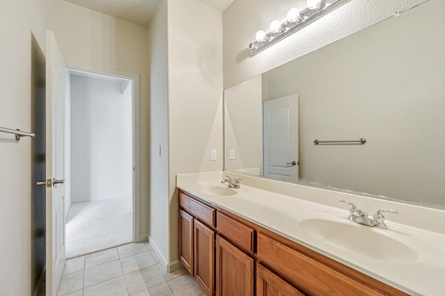 Detail Gallery Image 40 of 48 For 1962 Canyon Oaks Cir, Pittsburg,  CA 94565 - 6 Beds | 5 Baths