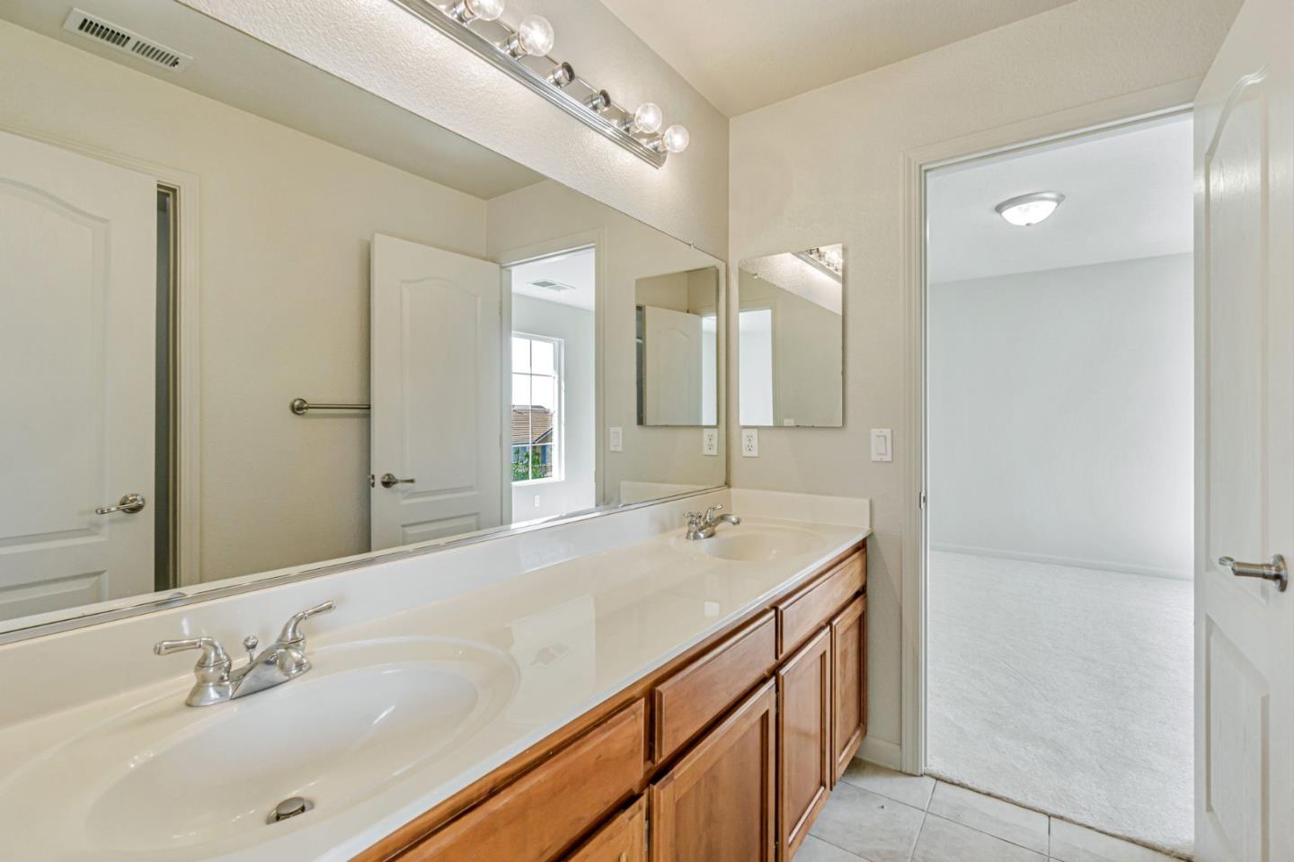 Detail Gallery Image 41 of 48 For 1962 Canyon Oaks Cir, Pittsburg,  CA 94565 - 6 Beds | 5 Baths