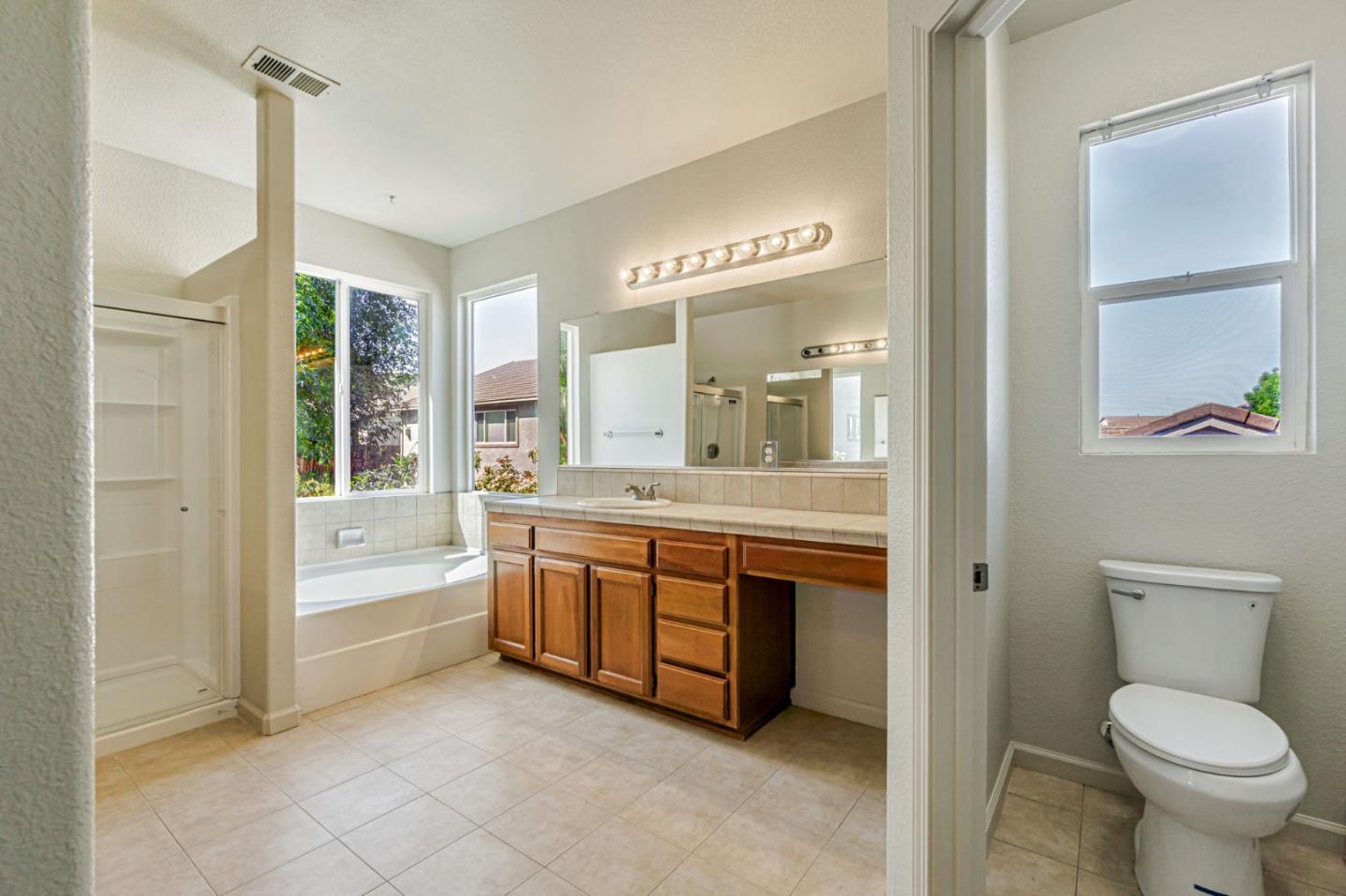 Detail Gallery Image 42 of 48 For 1962 Canyon Oaks Cir, Pittsburg,  CA 94565 - 6 Beds | 5 Baths