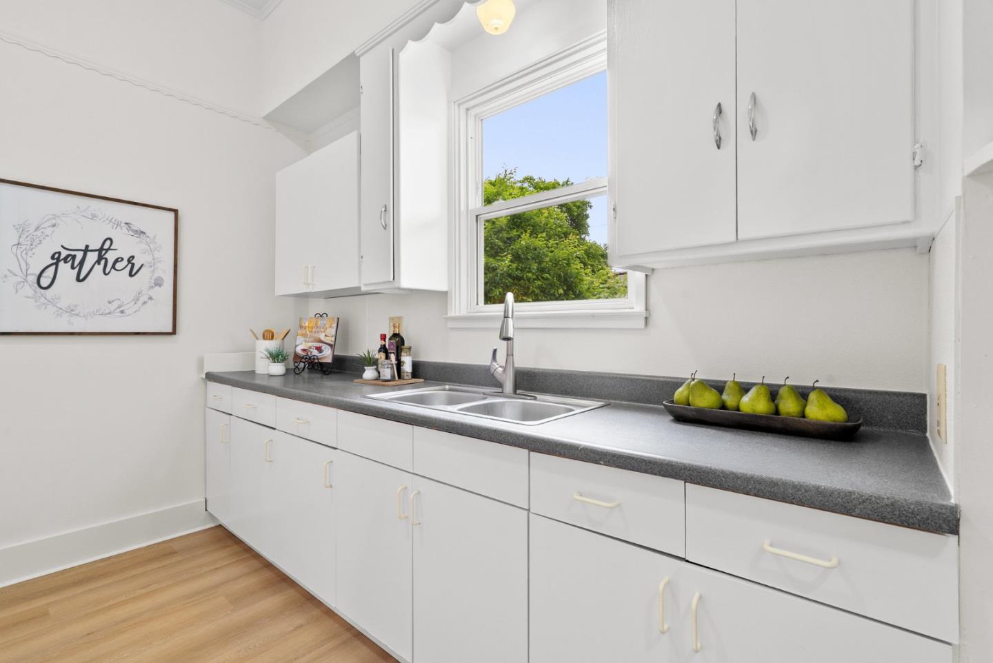 Detail Gallery Image 10 of 36 For 1512 Bay St, Santa Cruz,  CA 95060 - 4 Beds | 2 Baths