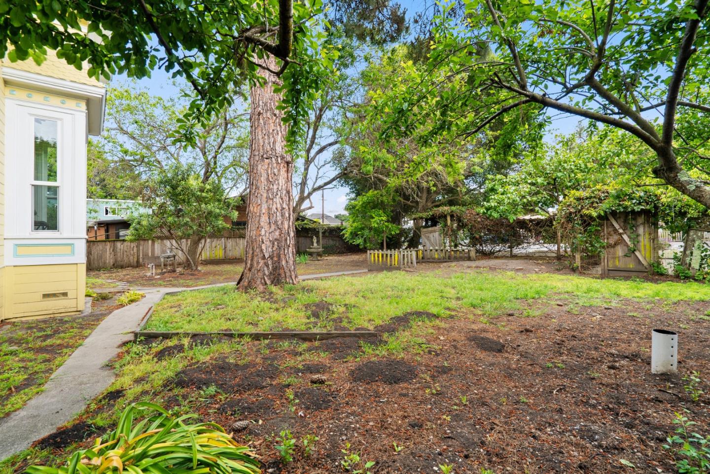 Detail Gallery Image 32 of 36 For 1512 Bay St, Santa Cruz,  CA 95060 - 4 Beds | 2 Baths