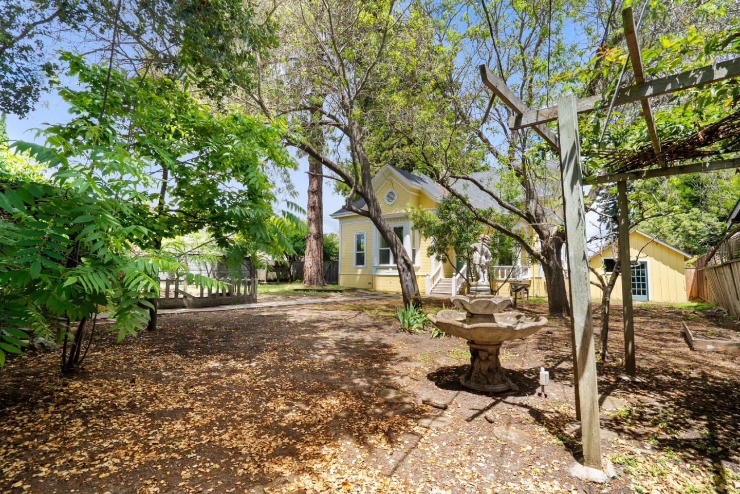 Detail Gallery Image 33 of 36 For 1512 Bay St, Santa Cruz,  CA 95060 - 4 Beds | 2 Baths