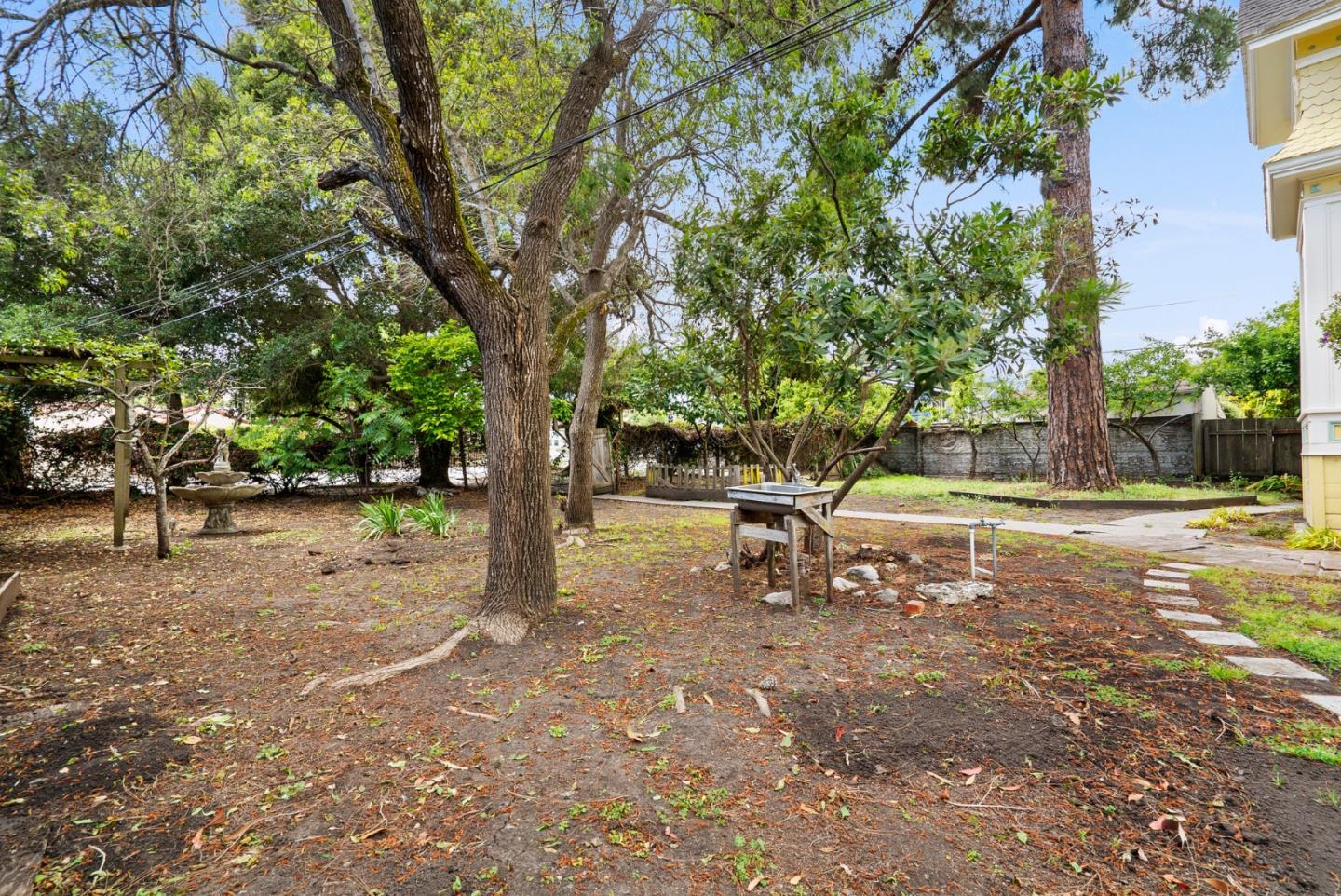 Detail Gallery Image 34 of 36 For 1512 Bay St, Santa Cruz,  CA 95060 - 4 Beds | 2 Baths