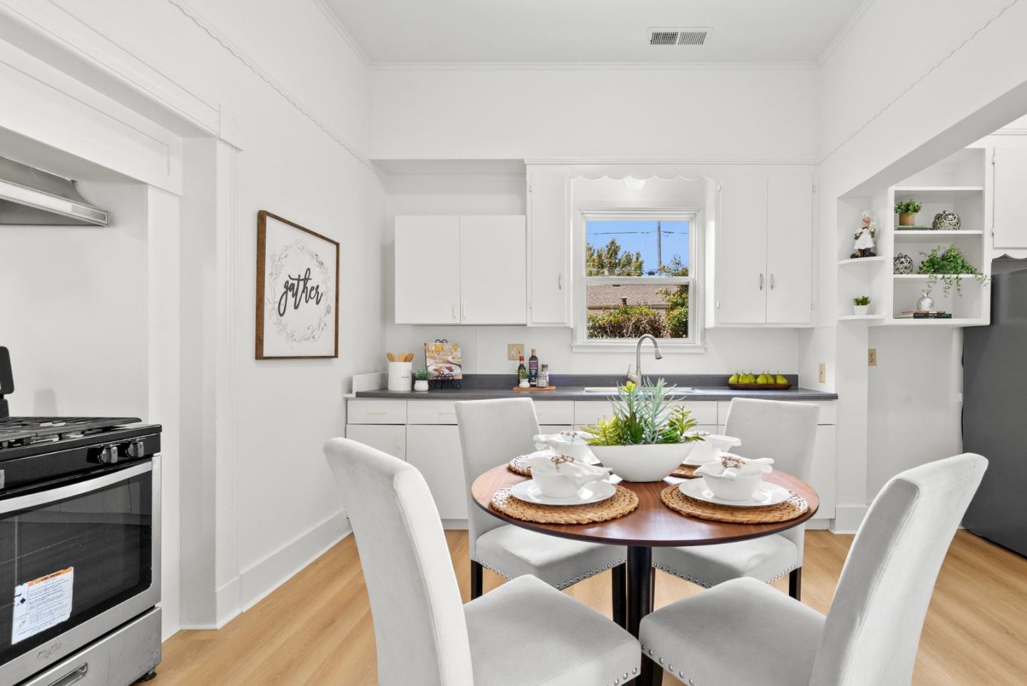 Detail Gallery Image 6 of 36 For 1512 Bay St, Santa Cruz,  CA 95060 - 4 Beds | 2 Baths