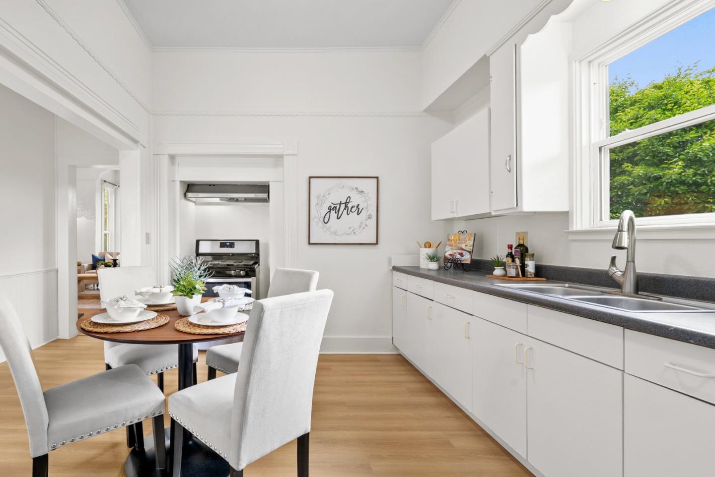 Detail Gallery Image 8 of 36 For 1512 Bay St, Santa Cruz,  CA 95060 - 4 Beds | 2 Baths