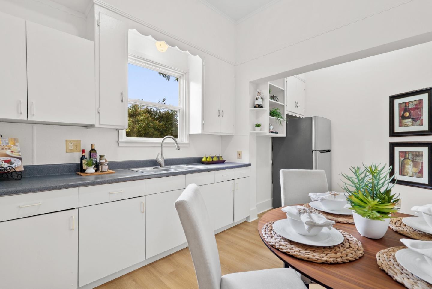 Detail Gallery Image 9 of 36 For 1512 Bay St, Santa Cruz,  CA 95060 - 4 Beds | 2 Baths