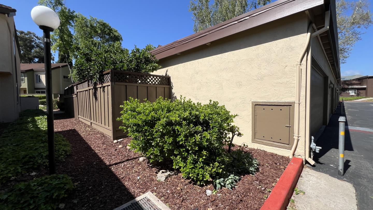 Detail Gallery Image 11 of 66 For 2315 Meadowmont Dr, San Jose,  CA 95133 - 3 Beds | 1 Baths