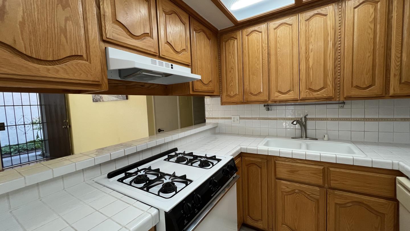 Detail Gallery Image 27 of 66 For 2315 Meadowmont Dr, San Jose,  CA 95133 - 3 Beds | 1 Baths