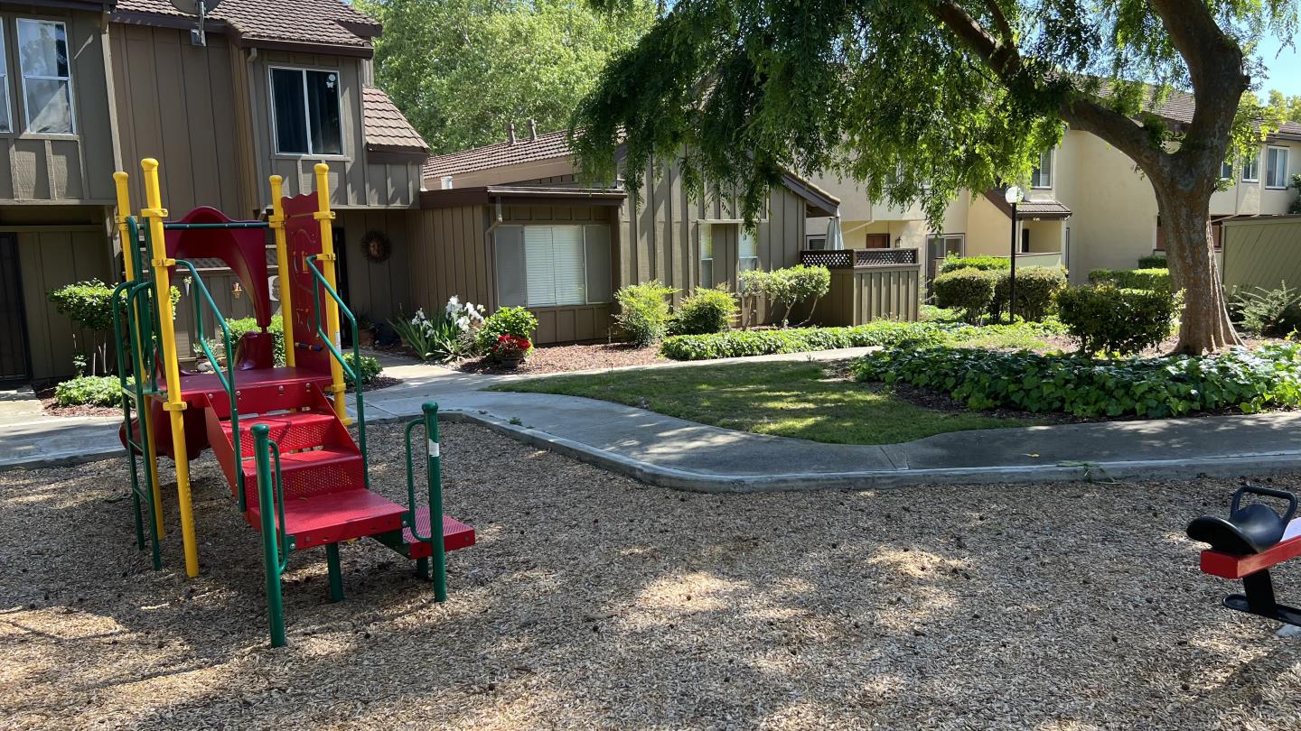 Detail Gallery Image 4 of 66 For 2315 Meadowmont Dr, San Jose,  CA 95133 - 3 Beds | 1 Baths