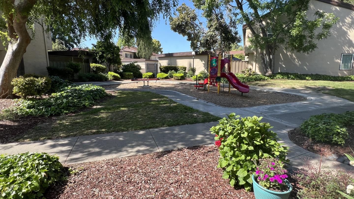 Detail Gallery Image 5 of 66 For 2315 Meadowmont Dr, San Jose,  CA 95133 - 3 Beds | 1 Baths