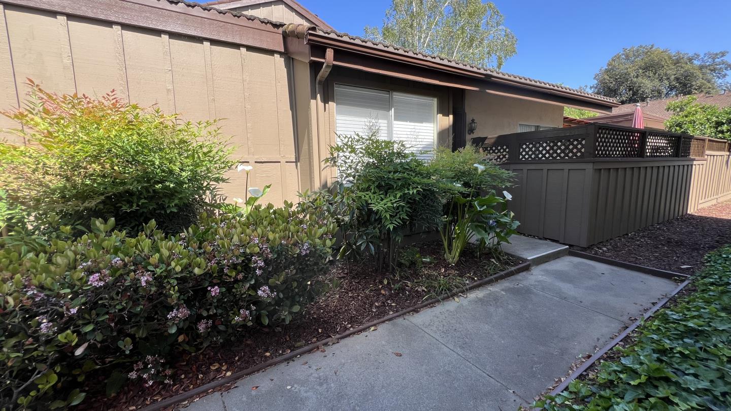 Detail Gallery Image 6 of 66 For 2315 Meadowmont Dr, San Jose,  CA 95133 - 3 Beds | 1 Baths