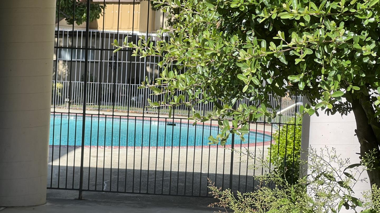 Detail Gallery Image 60 of 66 For 2315 Meadowmont Dr, San Jose,  CA 95133 - 3 Beds | 1 Baths