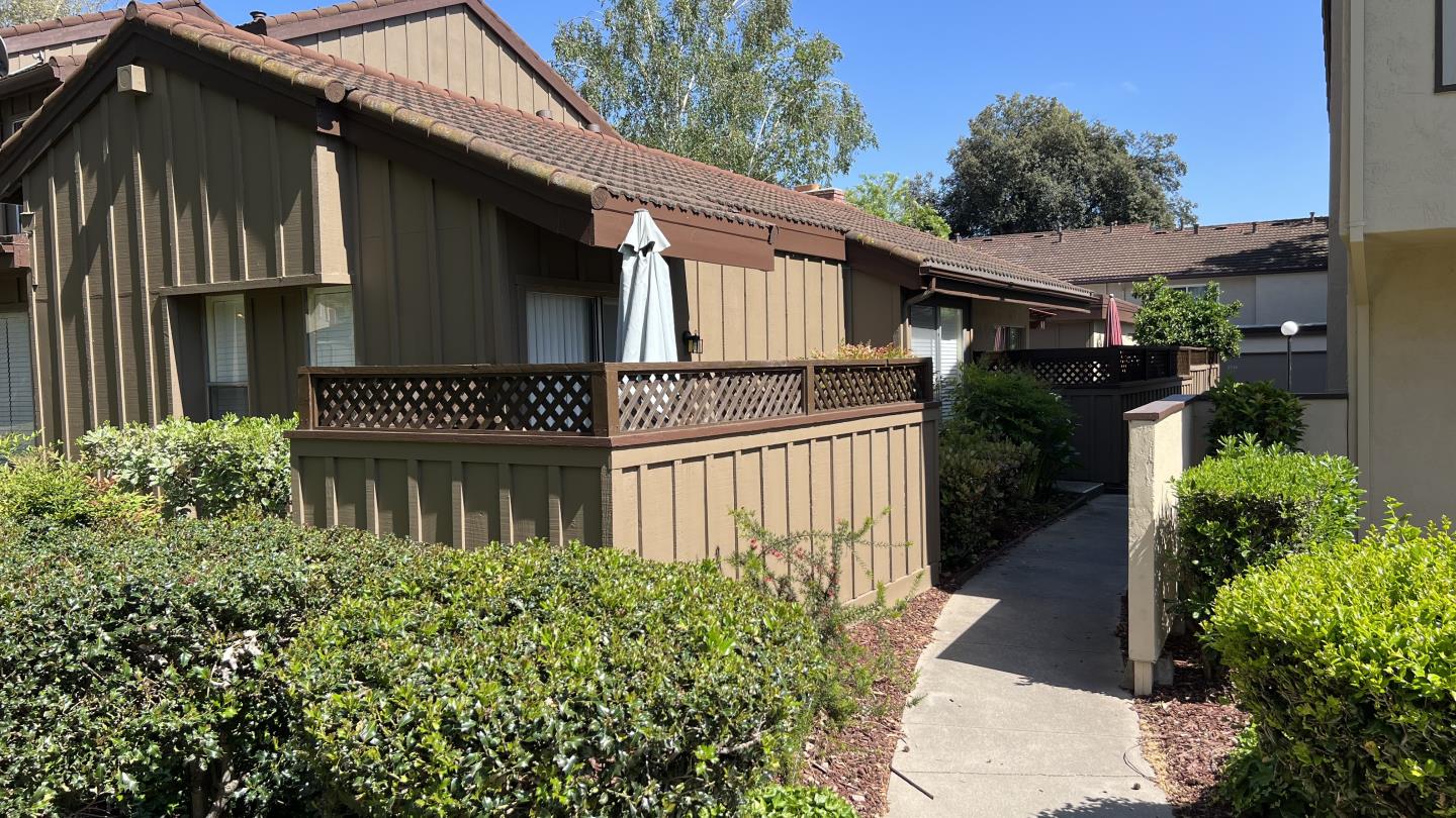 Detail Gallery Image 7 of 66 For 2315 Meadowmont Dr, San Jose,  CA 95133 - 3 Beds | 1 Baths